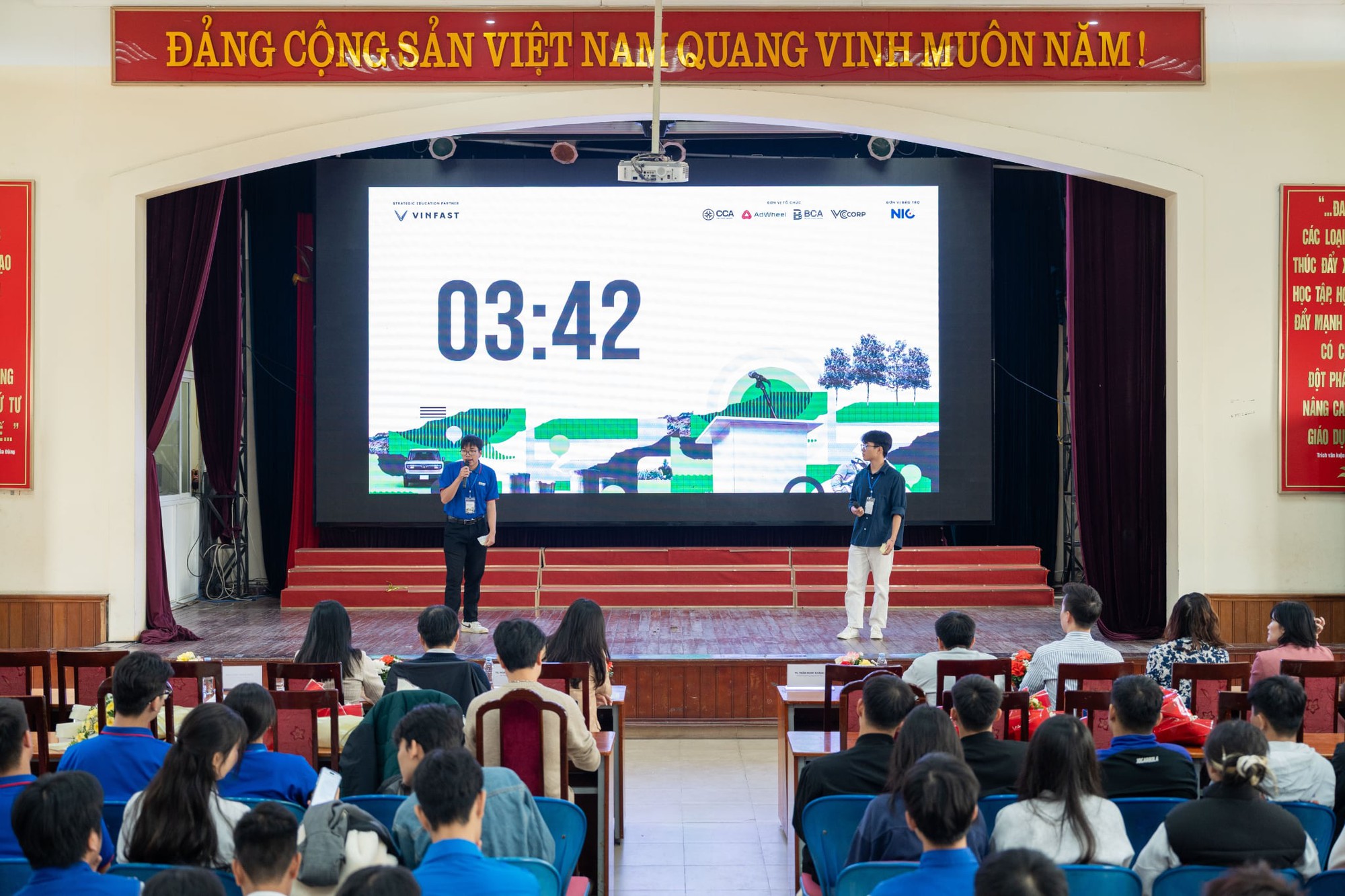 Sinh viên thừa nhận: Sợ xe điện vì… chưa hiểu đủ- Ảnh 2. Sinh viên thừa nhận: Sợ xe điện vì… chưa hiểu đủ- Ảnh 2.