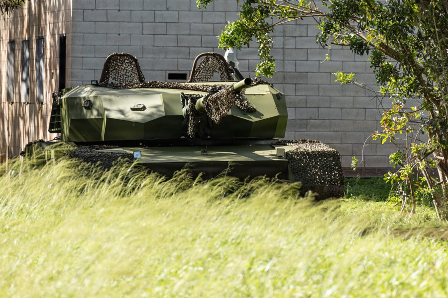 Qu&acirc;n đội Mỹ g&acirc;y bất ngờ khi sử dụng xe tăng gỗ d&aacute;n- Ảnh 2.