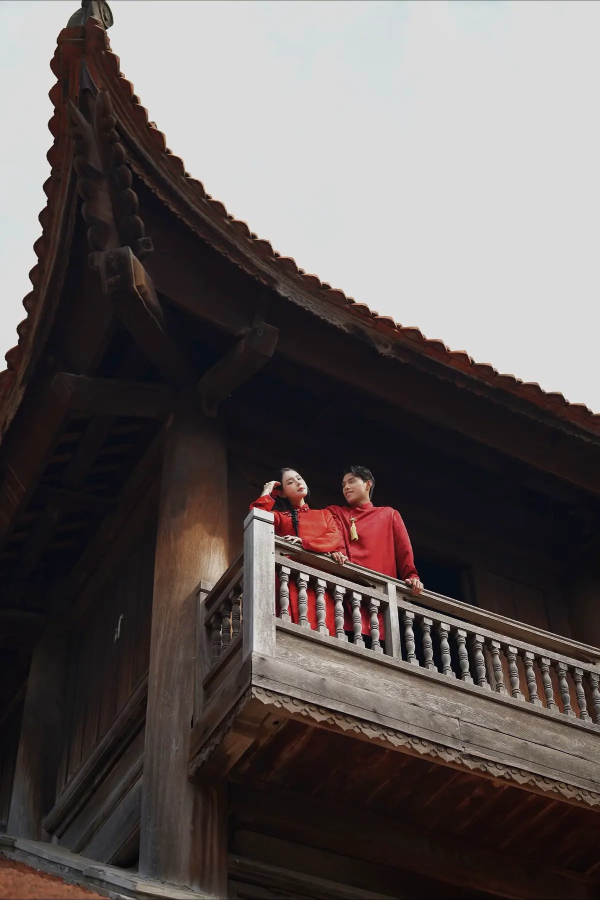 Văn Thanh chụp ảnh áo dài cứ ngỡ ăn hỏi với bạn gái gia thế "trâm anh thế phiệt" - Ảnh 2. Văn Thanh chụp ảnh áo dài cứ ngỡ ăn hỏi với bạn gái gia thế "trâm anh thế phiệt" - Ảnh 2.