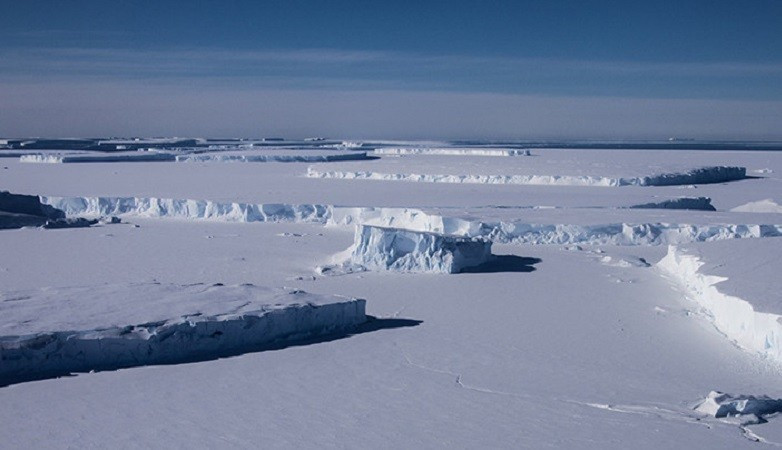 ‘Sông băng ngày tận thế' đang trên bờ vực sụp đổ- Ảnh 6. ‘Sông băng ngày tận thế' đang trên bờ vực sụp đổ- Ảnh 6.