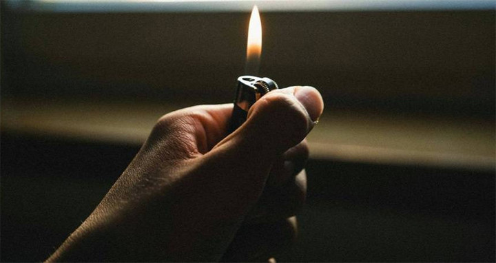 Say rượu nuốt bật lửa gas, 30 năm sau lấy khỏi dạ dày, bật lửa vẫn dùng tốt- Ảnh 1.