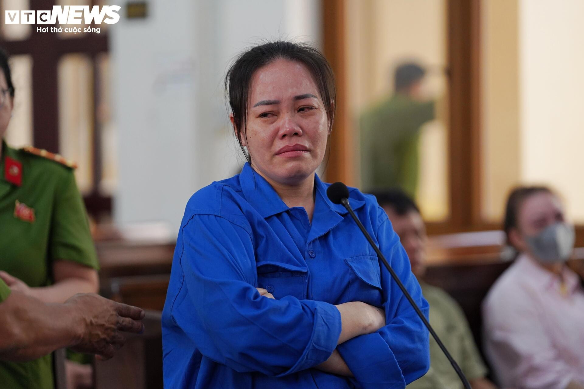 Kẻ đầu độc người thân nhận án tử hình và lời Xin lỗi muộn màng Tại phiên tòa - Ảnh 2.