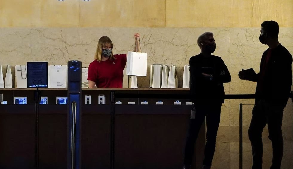 Apple sa thải nhân sự , động thái bất ngờ trong chiến lược kinh doanh toàn cầu - Ảnh 2.