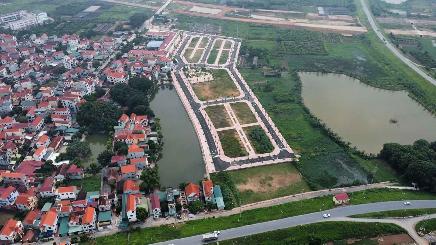 Hà Nội thông qua bảng giá đất mới: Nội thành cao nhất 702 triệu đồng/m2, ngoại thành biến động mạnh- Ảnh 1.