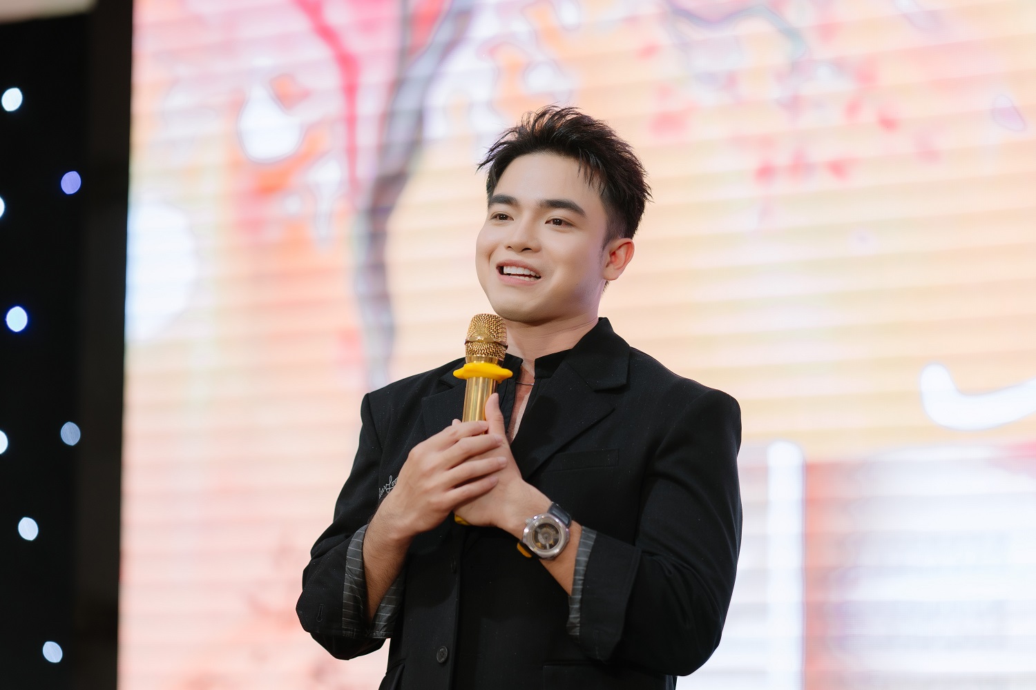 Nam diễn viên có bằng Tiến sĩ tuổi 30: Vừa ra sách, NSND Mỹ Uyên đã muốn chuyển thể sang kịch bản sân khấu - Ảnh 2.