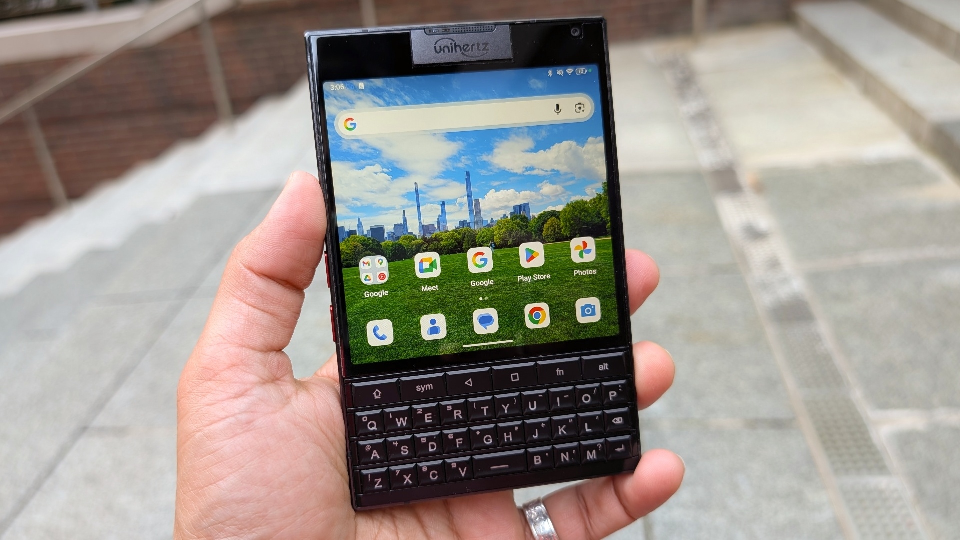 Nếu Muốn Dùng Blackberry Passport Chạy Android Thì Đây Là Chiếc Máy Hoàn Hảo, Ở Việt Nam Giá Cao Lại Khó Mua- Ảnh 2.