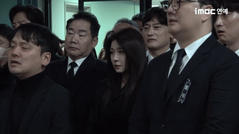 Lễ đưa tang "ông nội quốc dân": Ha Ji Won - "cháu trai" Jung Il Woo khóc nức nở, dàn sao đau xót tiễn biệt - Ảnh 1.