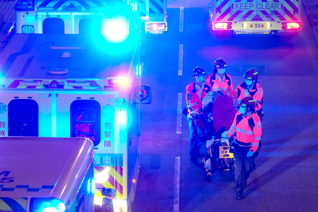 Toàn cảnh vụ cháy thảm họa nhất 3 thập kỷ ở Hong Kong (Trung Quốc): Số người tử vong chạm mốc 36, 10 tiếng cả thành phố vật lộn trong kinh hoàng- Ảnh 4. Toàn cảnh vụ cháy thảm họa nhất 3 thập kỷ ở Hong Kong (Trung Quốc): Số người tử vong chạm mốc 36, 10 tiếng cả thành phố vật lộn trong kinh hoàng- Ảnh 4.