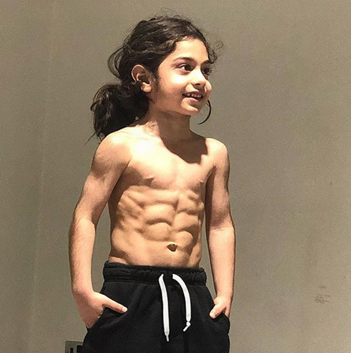 Cậu bé 5 tuổi cơ bụng đã 6 múi cuộn cuộn khiến tất cả phải ngỡ ngàng- Ảnh 3.