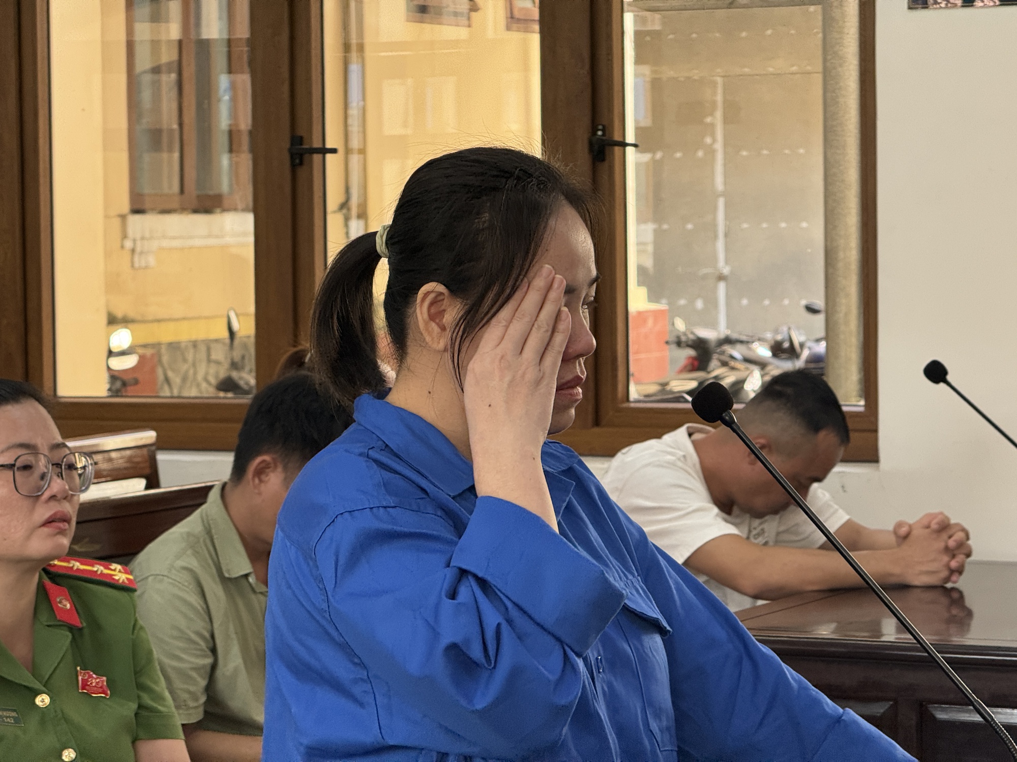 Nguyễn Thị Hồng Bích đầu độc người thân nhận 500 triệu tiền bảo hiểm sau cái chết chồng - Ảnh 1.