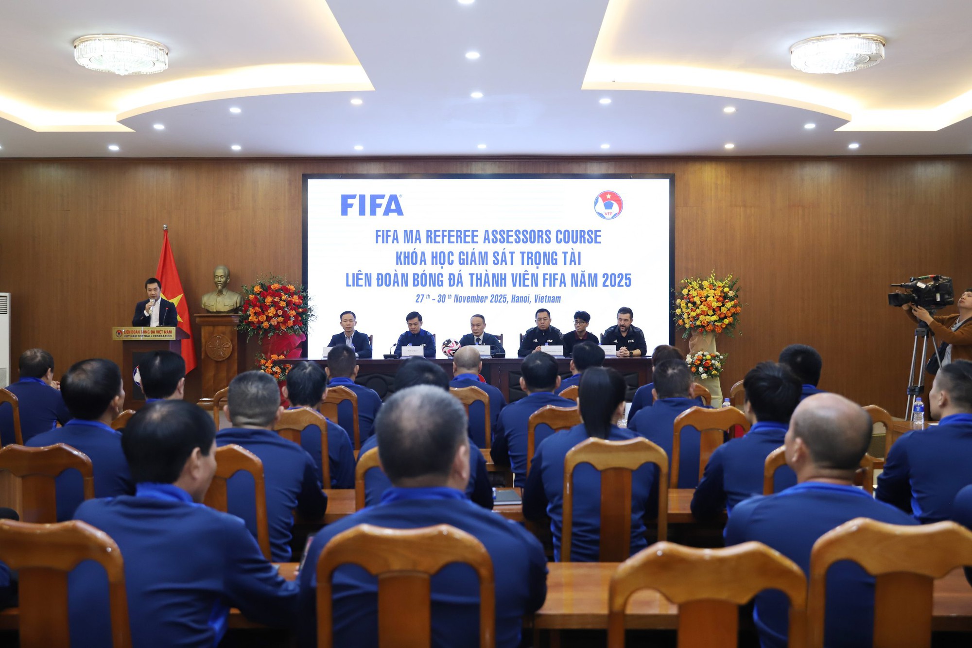 Khai mạc Khóa học Giám sát trọng tài Liên đoàn bóng đá thành viên FIFA 2025- Ảnh 1. Khai mạc Khóa học Giám sát trọng tài Liên đoàn bóng đá thành viên FIFA 2025- Ảnh 1.
