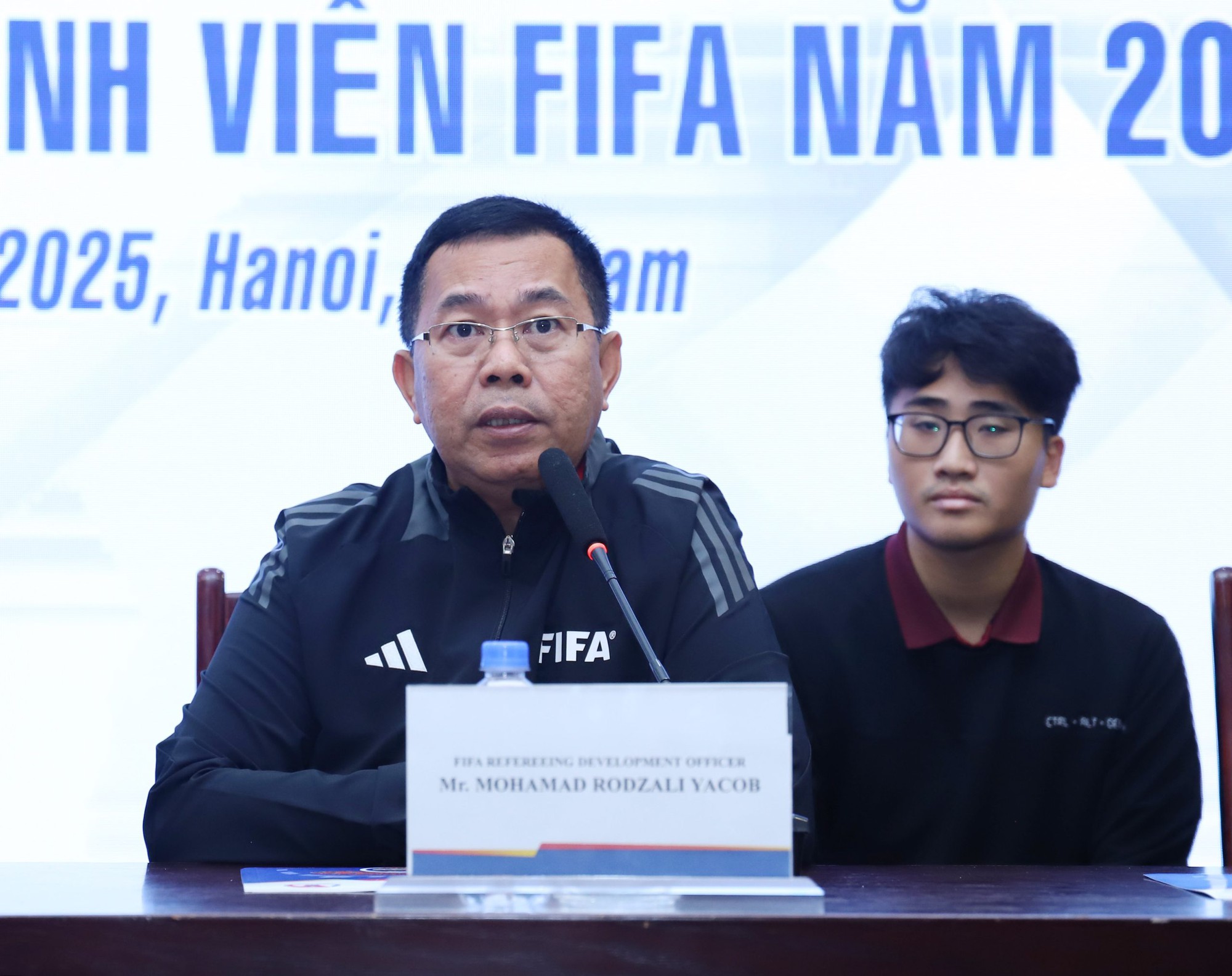 Khai mạc Khóa học Giám sát trọng tài Liên đoàn bóng đá thành viên FIFA 2025- Ảnh 2. Khai mạc Khóa học Giám sát trọng tài Liên đoàn bóng đá thành viên FIFA 2025- Ảnh 2.
