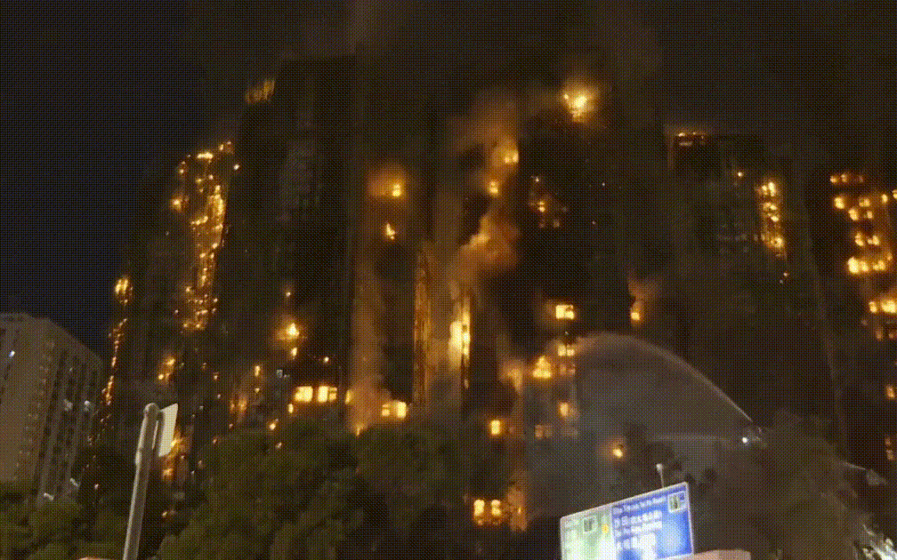 Thảm họa ch&aacute;y chung cư Wang Fuk Court ở Hong Kong: Nh&acirc;n chứng kể lại khoảnh khắc kinh ho&agrave;ng - Ảnh 4.