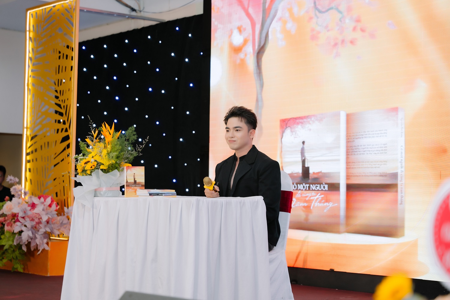 Nam diễn viên có bằng Tiến sĩ tuổi 30: Vừa ra sách, NSND Mỹ Uyên đã muốn chuyển thể sang kịch bản sân khấu - Ảnh 1.