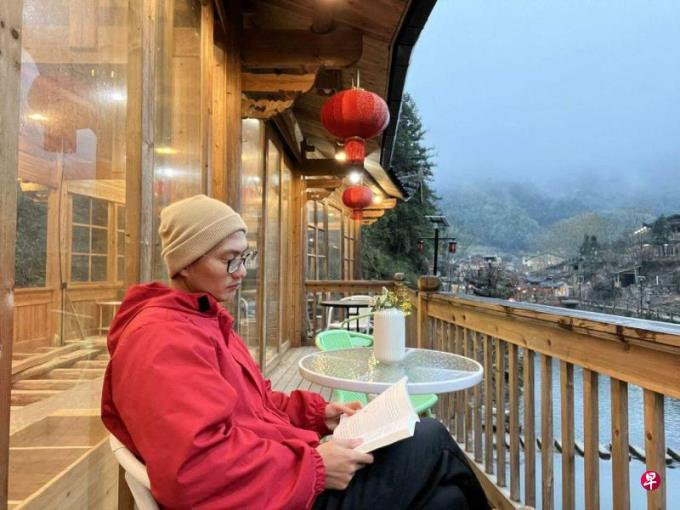 U40 về quê sống bên sông núi, tưởng được an nhàn nhưng 1 năm sau phải thốt lên: “Khác xa những gì tôi nghĩ” - Ảnh 1.