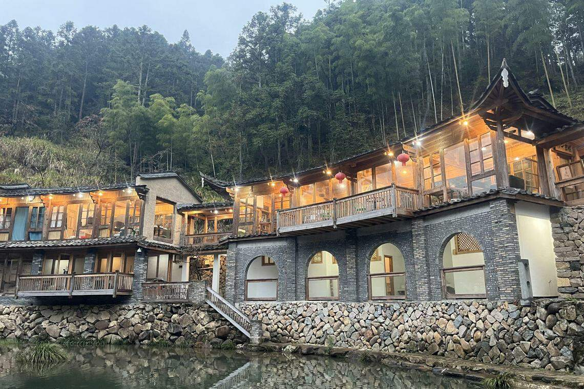 U40 về quê sống bên sông núi, tưởng được an nhàn nhưng 1 năm sau phải thốt lên: “Khác xa những gì tôi nghĩ” - Ảnh 2. U40 về quê sống bên sông núi, tưởng được an nhàn nhưng 1 năm sau phải thốt lên: “Khác xa những gì tôi nghĩ” - Ảnh 2.