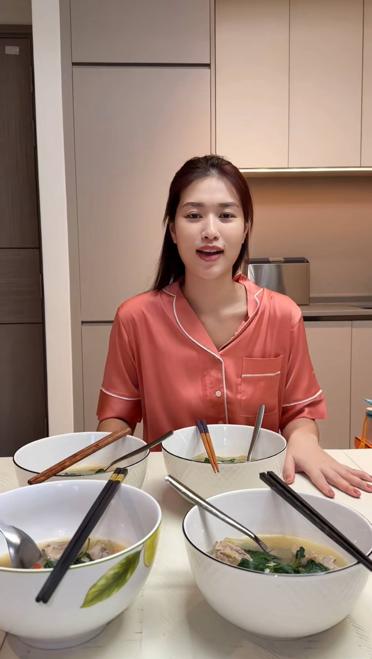 Chuyện g&igrave; đang xảy ra với Đo&agrave;n Thi&ecirc;n &Acirc;n?- Ảnh 4.