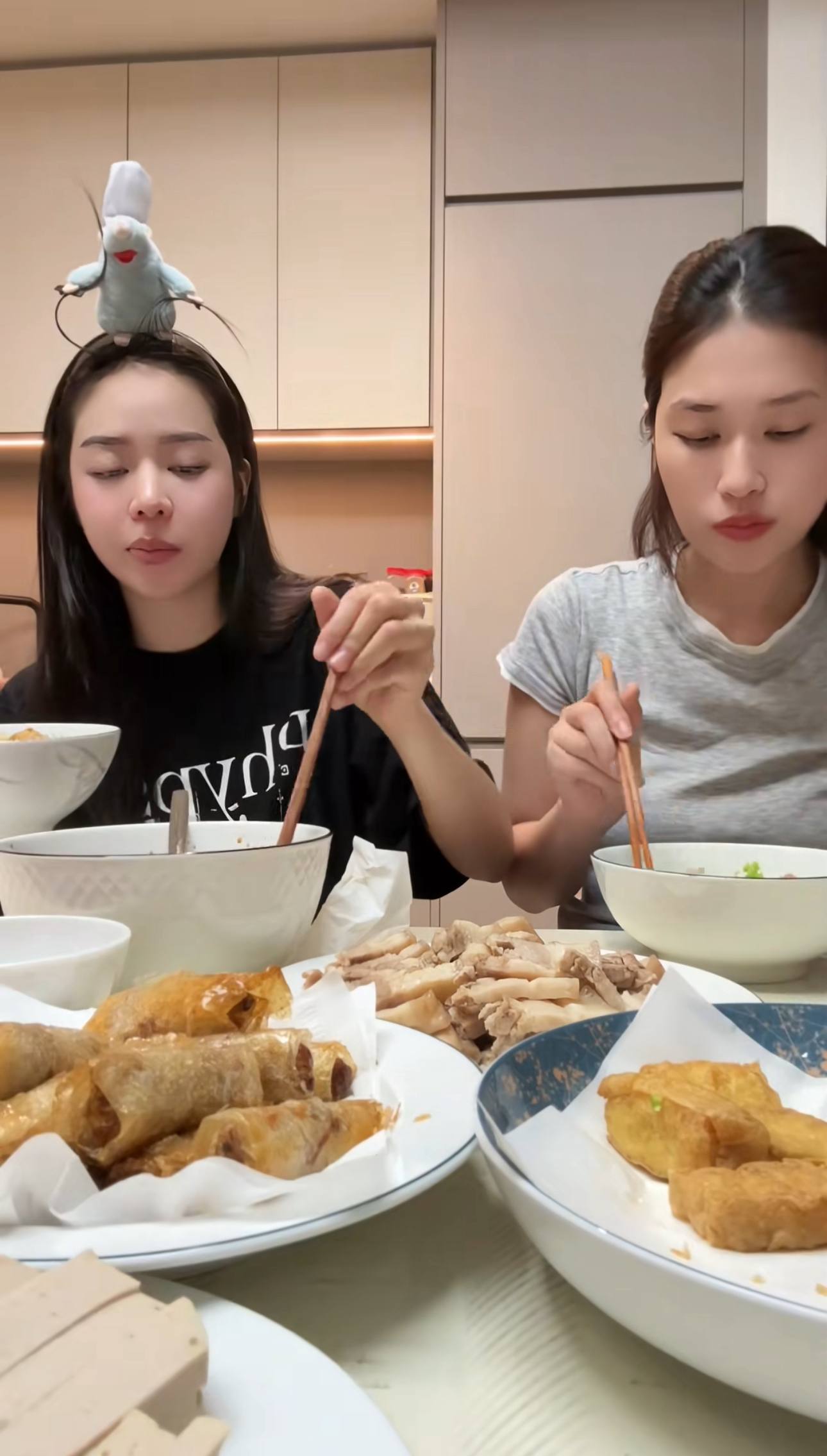 Chuyện g&igrave; đang xảy ra với Đo&agrave;n Thi&ecirc;n &Acirc;n?- Ảnh 9.