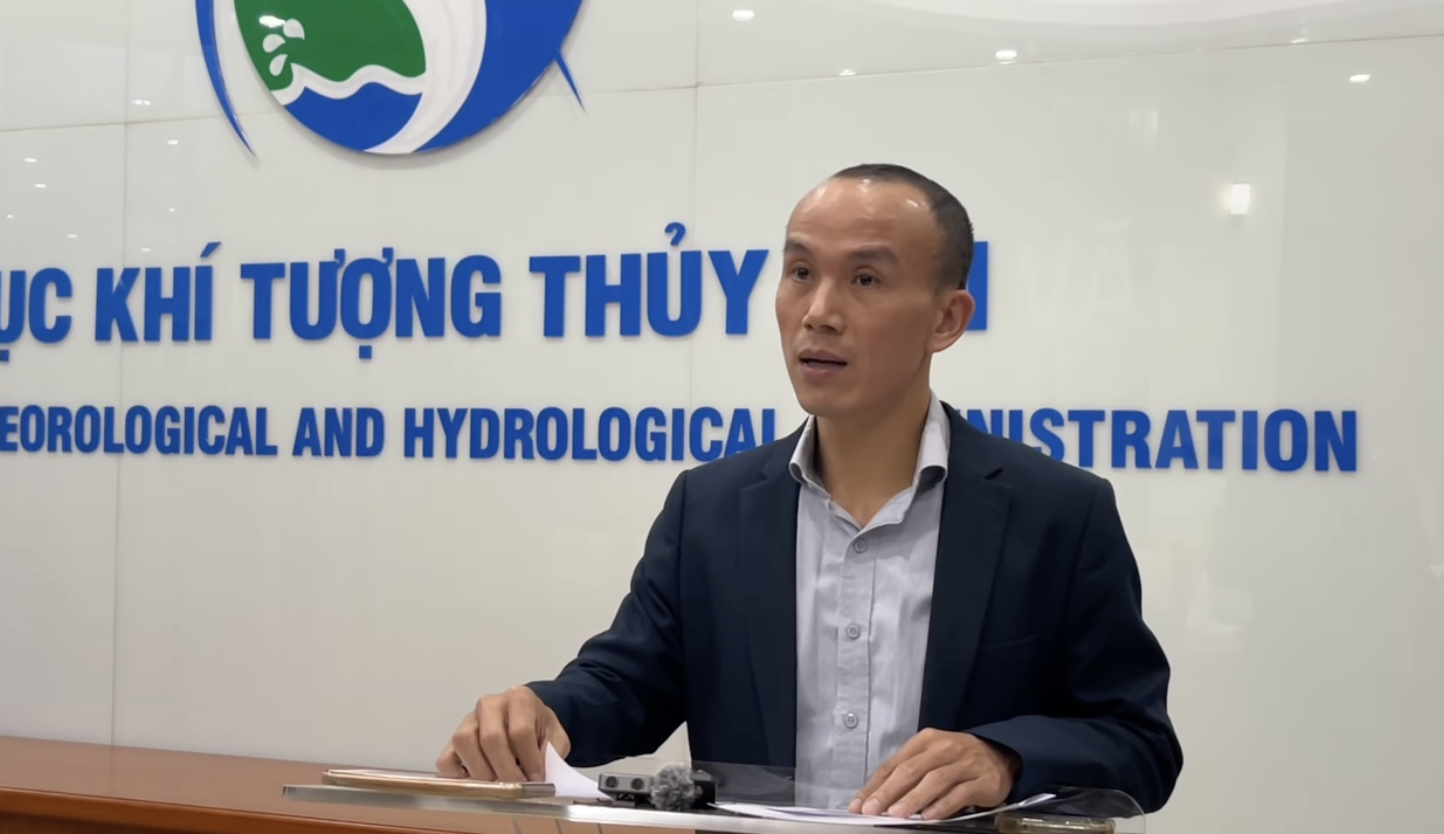 Bão số 15 di chuyển lắt léo, kịch bản xấu nhất sẽ đi thẳng vào khu vực 3 tỉnh- Ảnh 2. Bão số 15 di chuyển lắt léo, kịch bản xấu nhất sẽ đi thẳng vào khu vực 3 tỉnh- Ảnh 2.