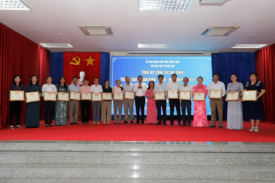 Đồng Th&aacute;p phấn đấu 98% trường đạt chuẩn xanh, sạch, đẹp- Ảnh 1.