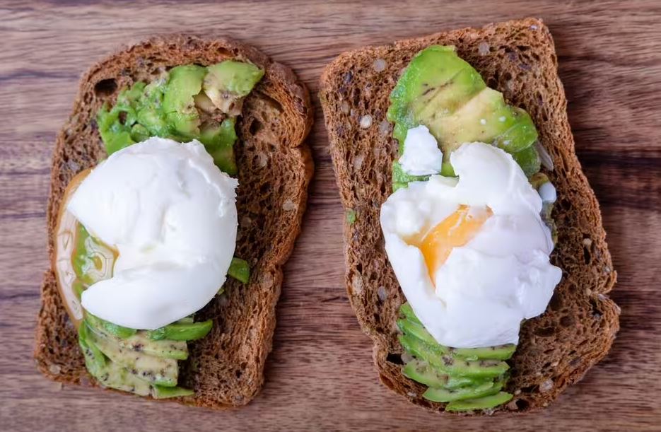 Đừng Chần Trứng Bằng Nồi Nữa, Làm Cách Này Chỉ Mất 45 Giây Mà Kết Quả Thì “Đáng Kinh Ngạc”- Ảnh 2.