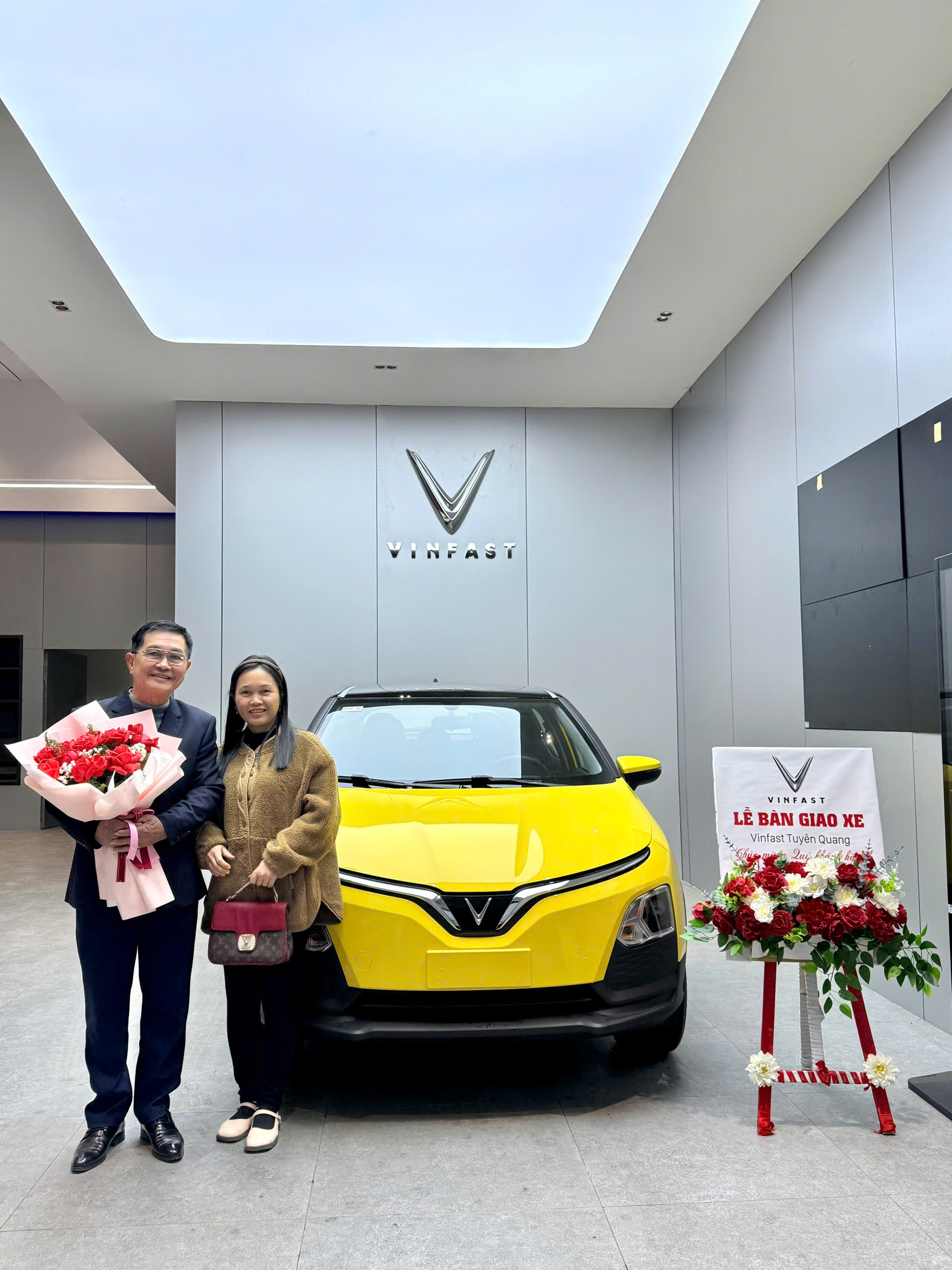 Từ đường Trường Sơn đến những cung đường làng: Lý do thật sự phía sau quyết định gây ngạc nhiên cả xóm của một cựu chiến binh 73 tuổi khi chuyển sang xe điện?- Ảnh 2. Từ đường Trường Sơn đến những cung đường làng: Lý do thật sự phía sau quyết định gây ngạc nhiên cả xóm của một cựu chiến binh 73 tuổi khi chuyển sang xe điện?- Ảnh 2.