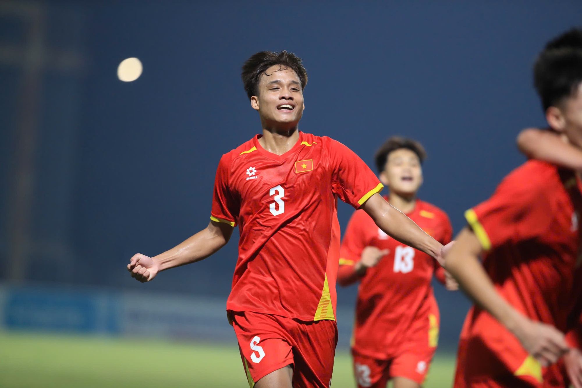 Giải châu Á: Tuyển Việt Nam đẩy Malaysia vào thế khó bằng “mưa bàn thắng”? - Ảnh 2. Giải châu Á: Tuyển Việt Nam đẩy Malaysia vào thế khó bằng “mưa bàn thắng”? - Ảnh 2.