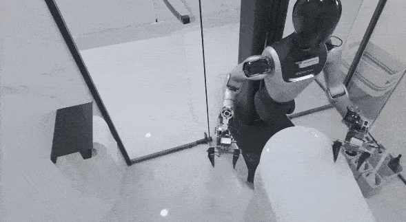 Lao công và người giúp việc tại Trung Quốc đối mặt với robot Zerith H1 - Ảnh 4.