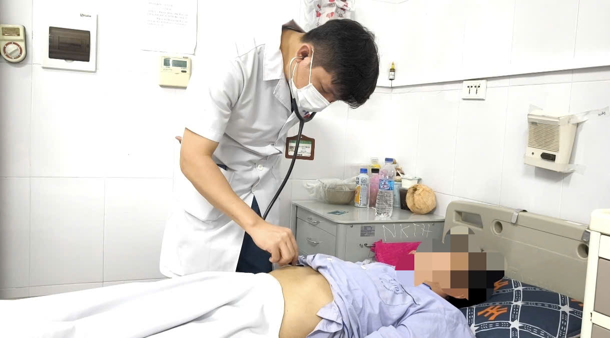 Mờ mắt đột ngột, người đàn ông Hà Nội đi khám bàng hoàng phát hiện mắc giang mai - Ảnh 1.