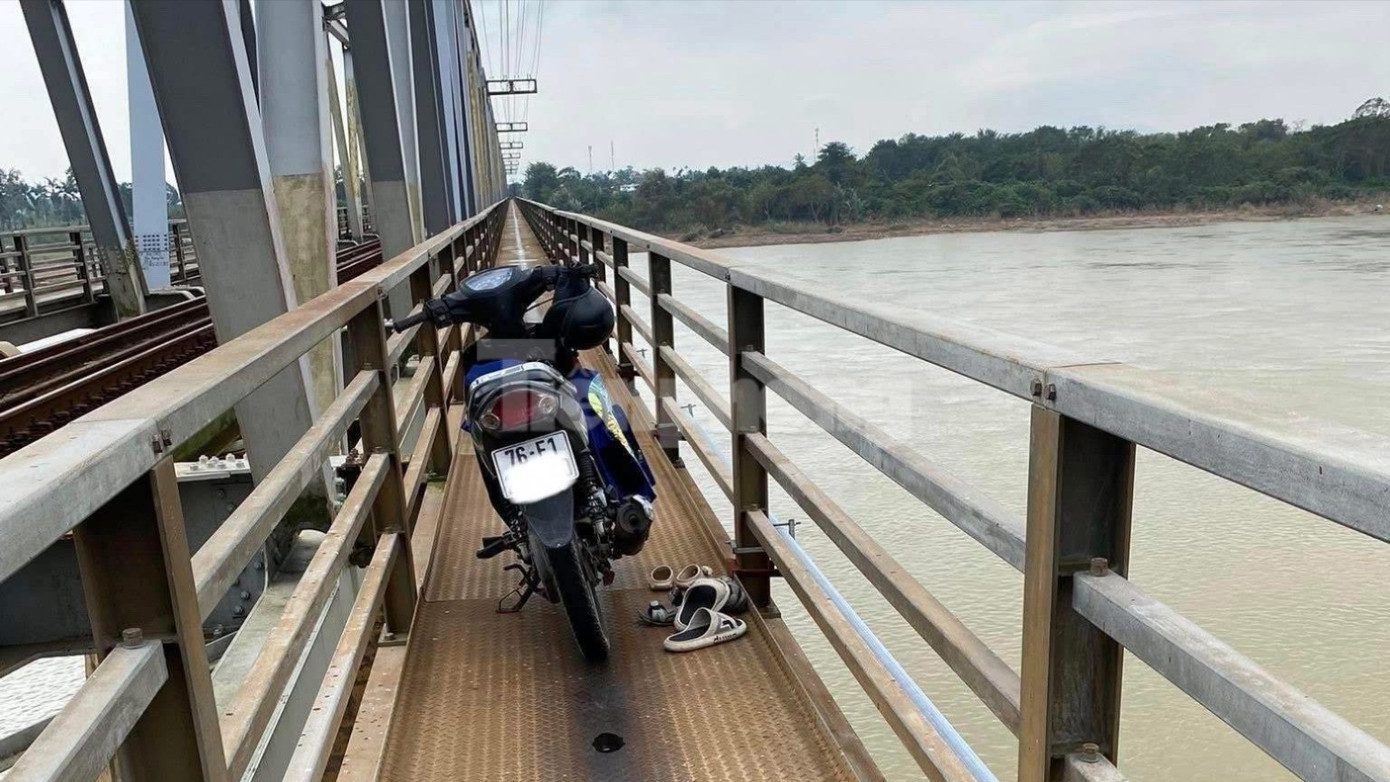 Vụ cha ôm con nhảy sông ở Quảng Ngãi gây chấn động và những hệ lụy pháp lý - Ảnh 3.