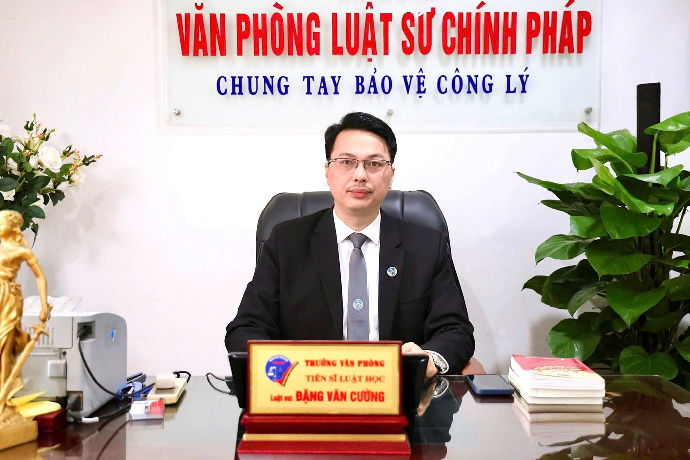 Vụ cha ôm con nhảy sông ở Quảng Ngãi gây chấn động và những hệ lụy pháp lý - Ảnh 1.