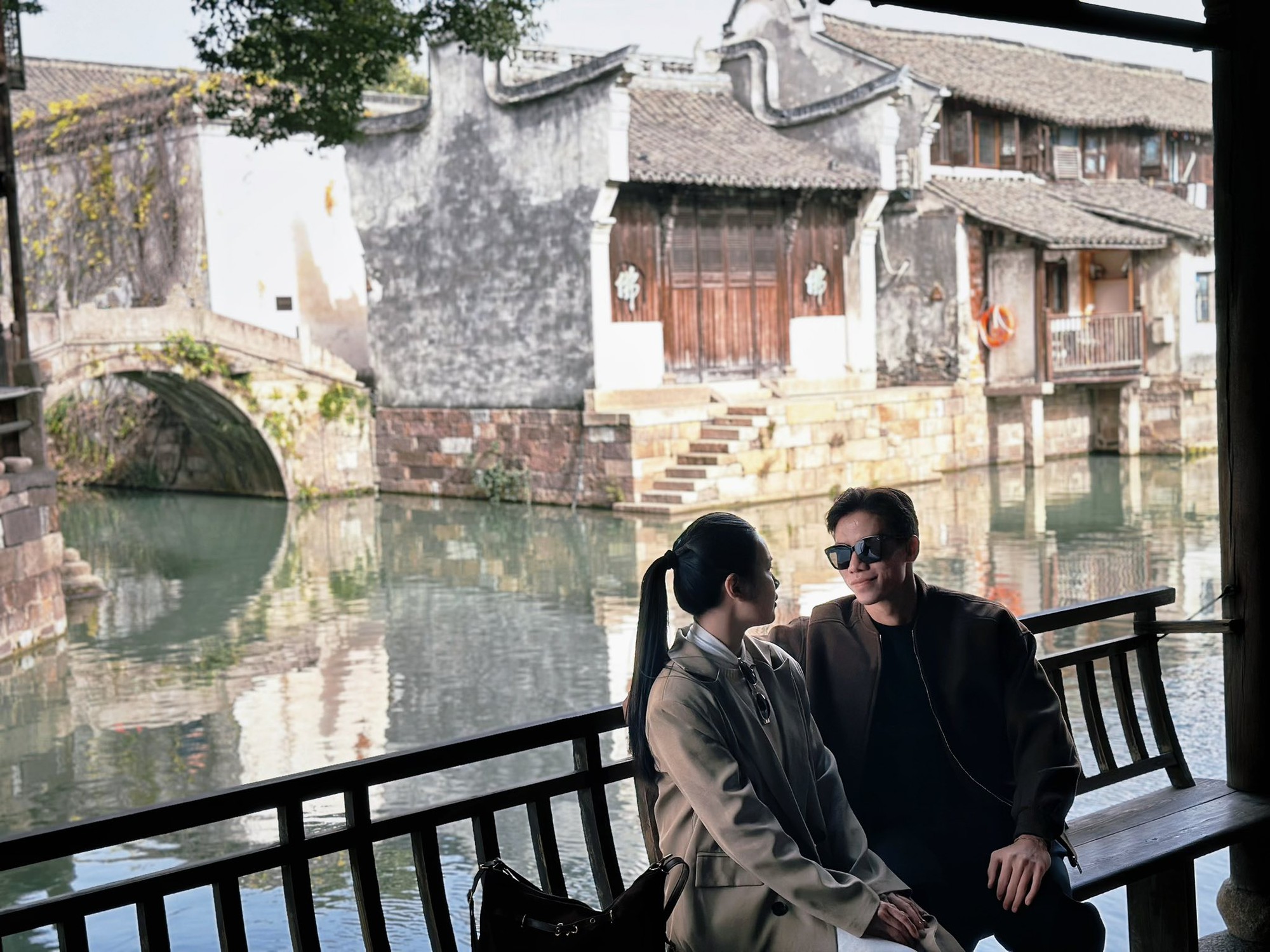 Đội trưởng tuyển Việt Nam đưa Hoa khôi ĐH Vinh đi du lịch mà ngỡ đóng phim ngôn tình, khung hình nào cũng "điện ảnh" - Ảnh 5.