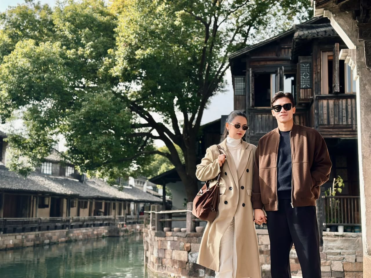 Đội trưởng tuyển Việt Nam đưa Hoa khôi ĐH Vinh đi du lịch mà ngỡ đóng phim ngôn tình, khung hình nào cũng "điện ảnh" - Ảnh 2.