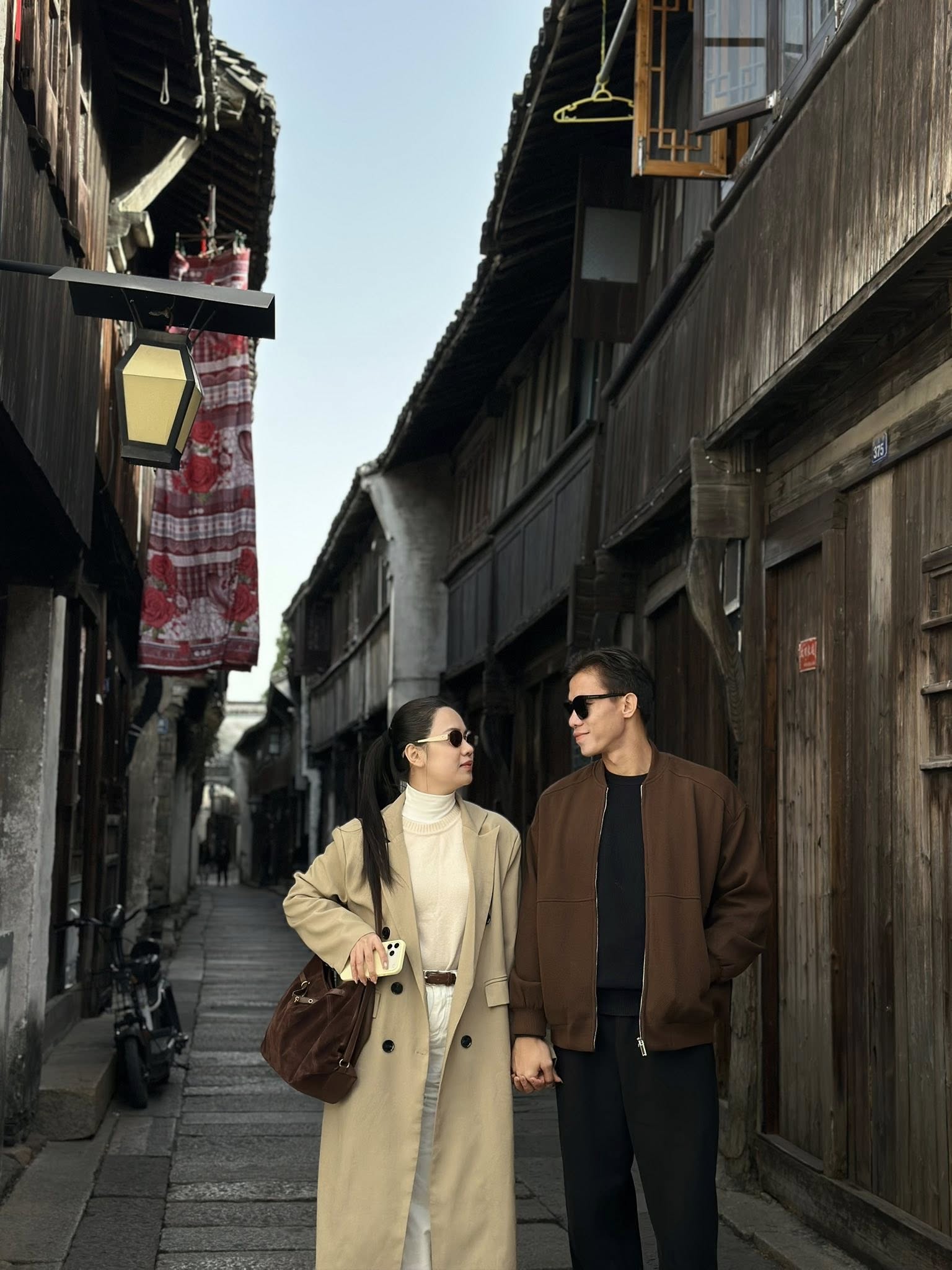 Đội trưởng tuyển Việt Nam đưa Hoa khôi ĐH Vinh đi du lịch mà ngỡ đóng phim ngôn tình, khung hình nào cũng "điện ảnh" - Ảnh 9.