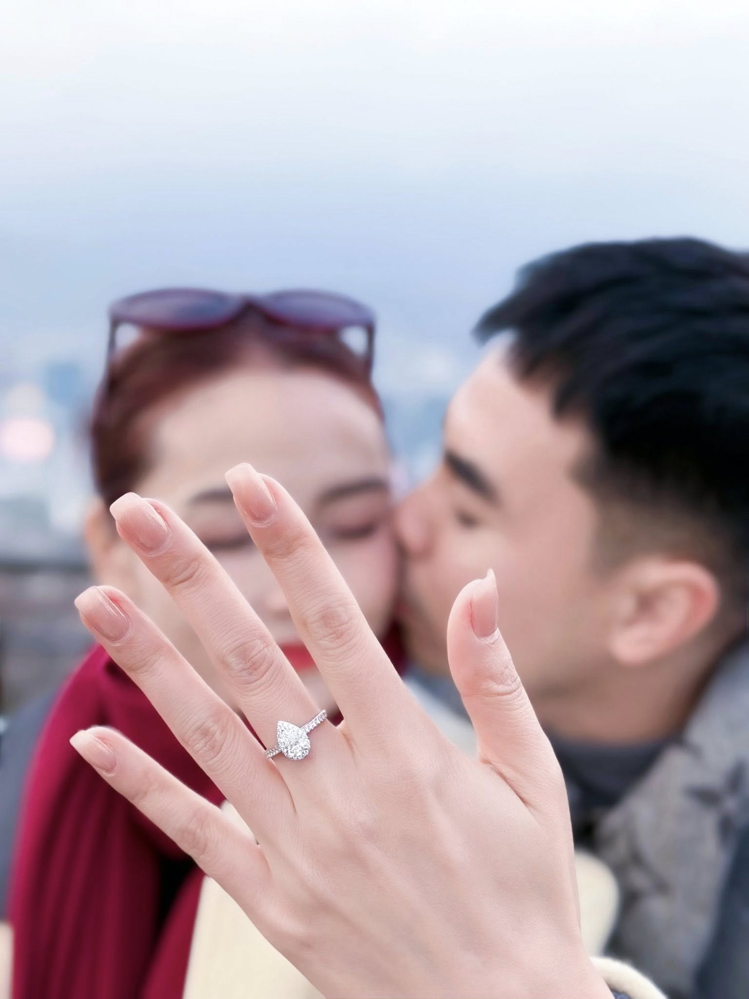 MC Huyền Trang Mù tạt được "hoàng tử ĐT Việt Nam" cầu hôn, hội cầu thủ Duy Mạnh, Xuân Trường phản ứng cực gắt - Ảnh 5.