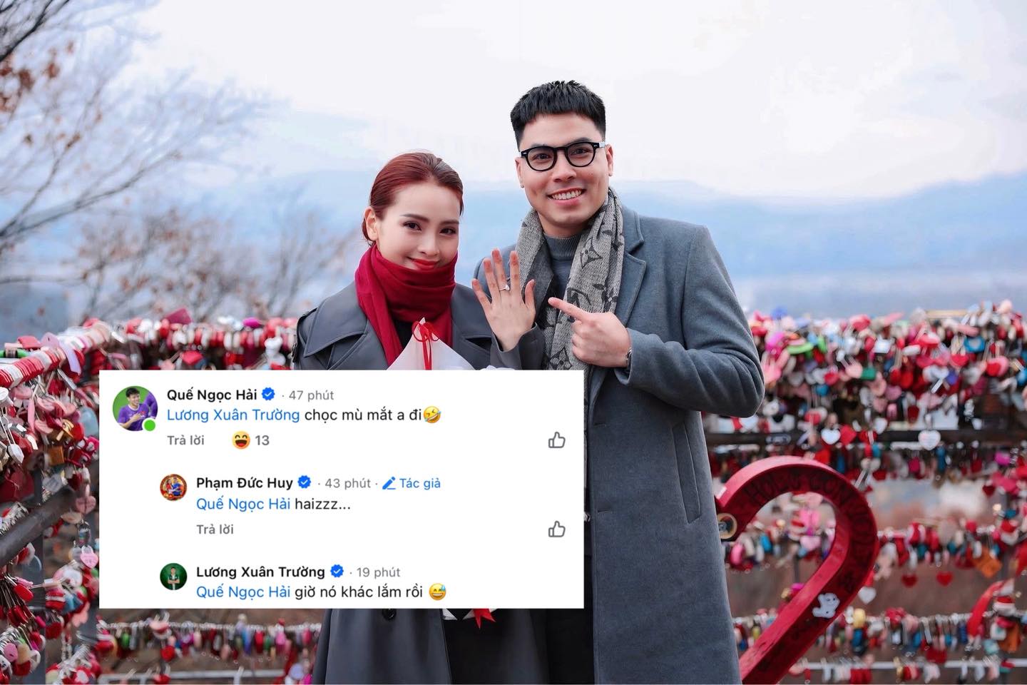 MC Huyền Trang Mù tạt được "hoàng tử ĐT Việt Nam" cầu hôn, hội cầu thủ Duy Mạnh, Xuân Trường phản ứng cực gắt - Ảnh 1.