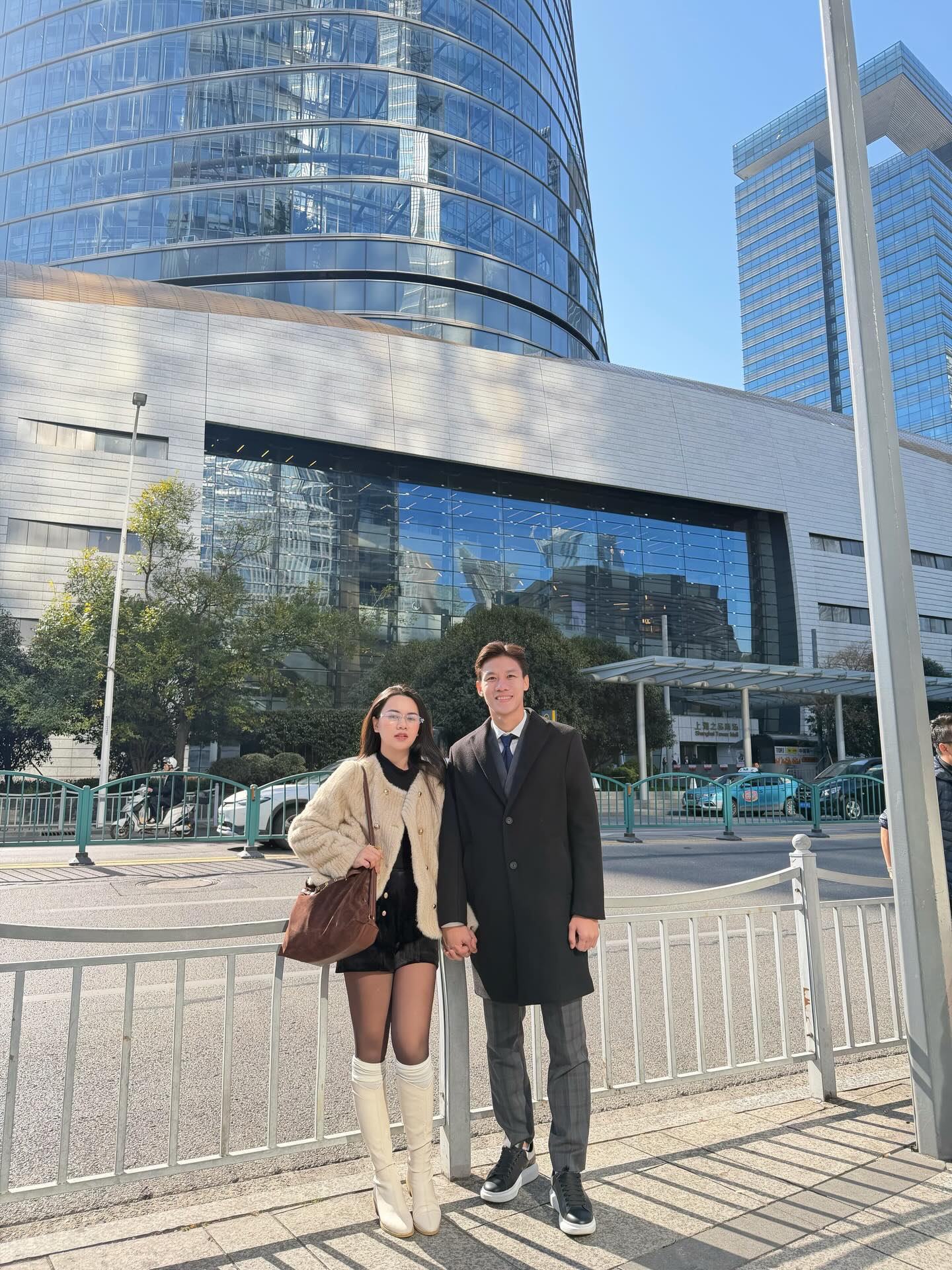 Đội trưởng tuyển Việt Nam đưa Hoa khôi ĐH Vinh đi du lịch mà ngỡ đóng phim ngôn tình, khung hình nào cũng "điện ảnh" - Ảnh 10.