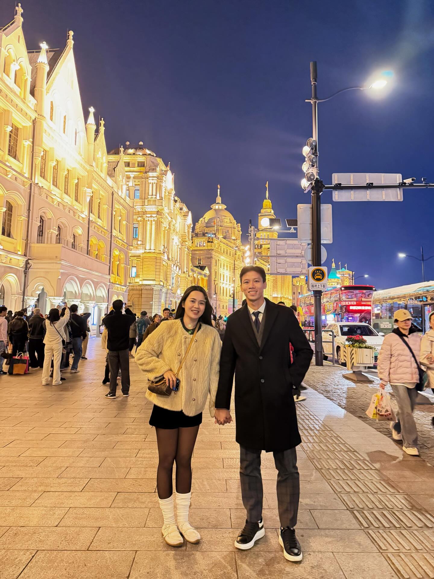 Đội trưởng tuyển Việt Nam đưa Hoa khôi ĐH Vinh đi du lịch mà ngỡ đóng phim ngôn tình, khung hình nào cũng "điện ảnh" - Ảnh 1.