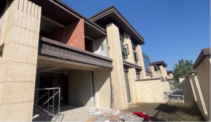 Chi 10 tỷ mua nhà, phát hiện cột chịu lực rỗng gây hoang mang - Ảnh 1.