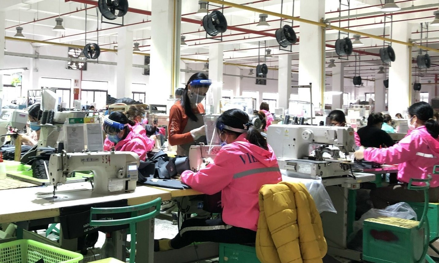 Nghỉ việc trước hay sau Tết: chỉ chênh một ngày mà khác cả quyền lợi? - Ảnh 2.