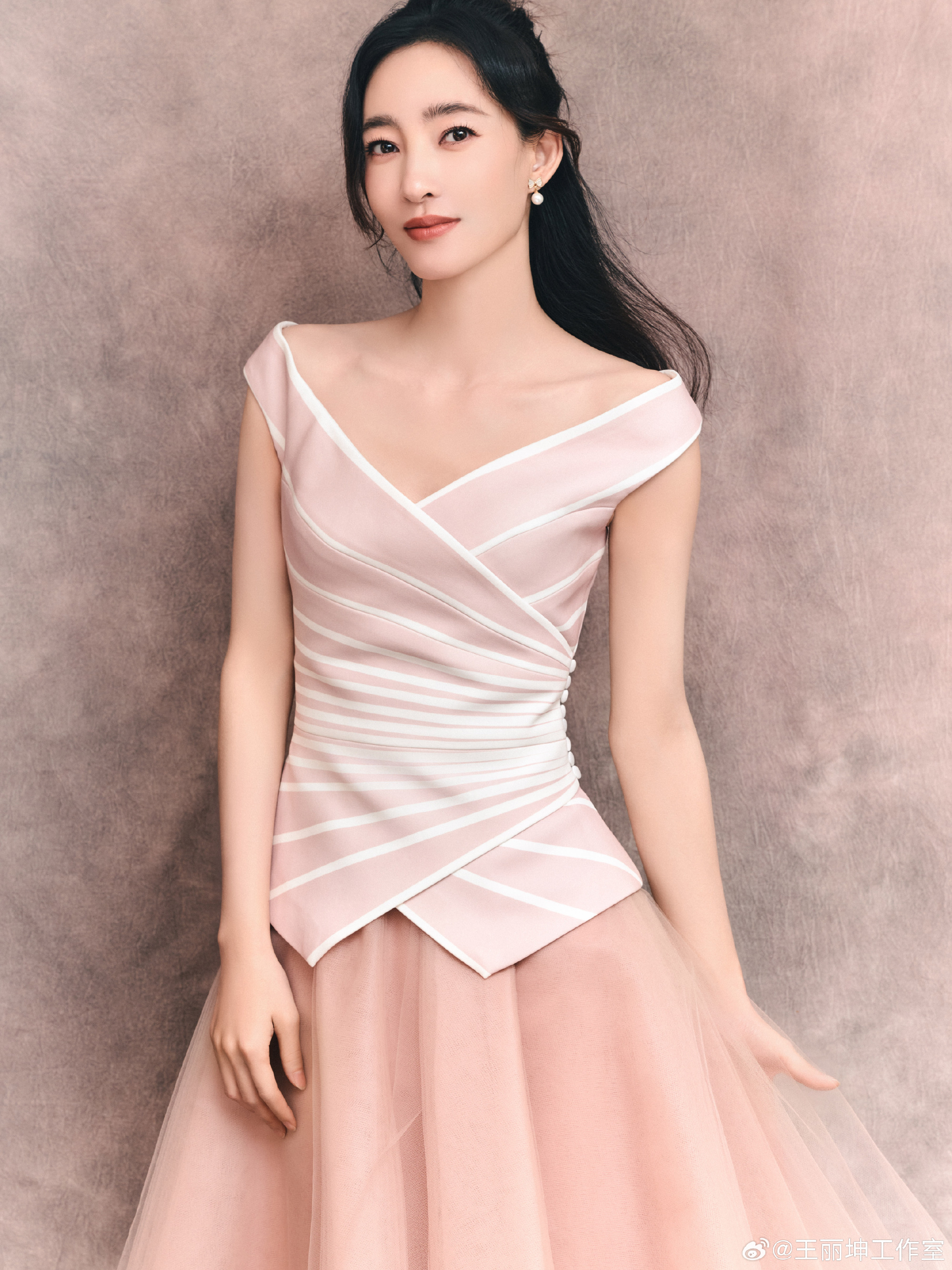 Vụ chồng đại gia của mỹ nhân phim giờ vàng bị bắt: Tịch thu đấu giá 151 thỏi vàng, 9 xe sang, BTS túi hiệu - Ảnh 7.