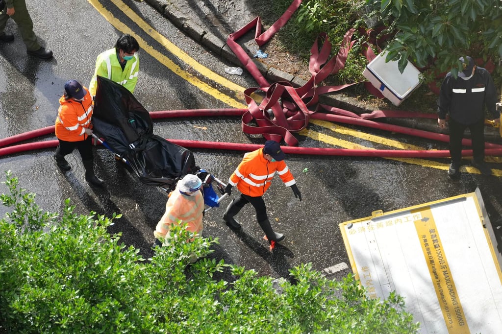 Hong Kong tang thương sau thảm họa cháy chung cư 94 người thiệt mạng - Ảnh 3.