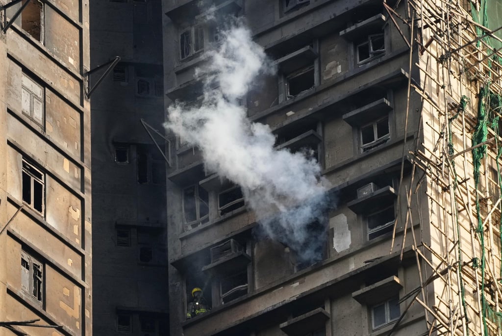 Thảm họa cháy chung cư ở Hong Kong: Số người chết tăng lên 94 - Ảnh 1. Thảm họa cháy chung cư ở Hong Kong: Số người chết tăng lên 94 - Ảnh 1.