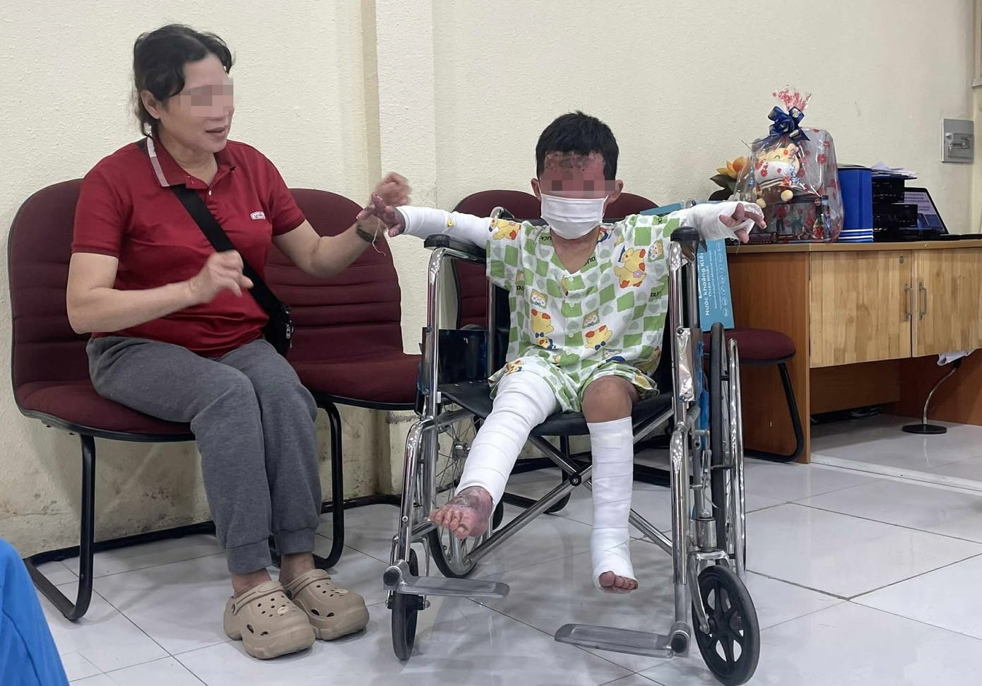 Hoa Hoan 4142 1764320150909 1764320151225817603561