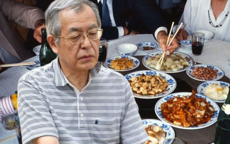 Bố chồng bỗng dưng mua 10kg gạo loại ngon nhất, cả nhà hoang mang tột độ- Ảnh 1.