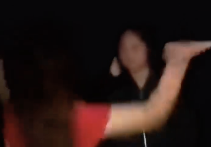 Vụ cô gái bị bắt qùy: Hành vi có thể bị xử lý tội gì theo pháp luật? - Ảnh 1. Vụ cô gái bị bắt qùy: Hành vi có thể bị xử lý tội gì theo pháp luật? - Ảnh 1.