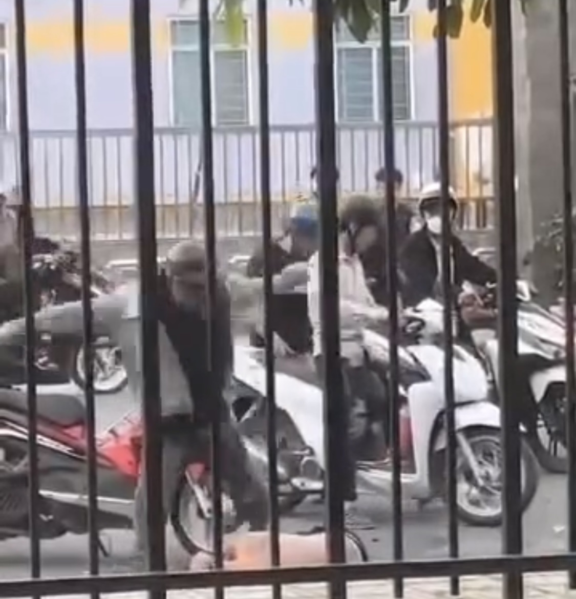 Đoạn clip gây phẫn nộ 19 giây tại Tây Ninh khiến cộng đồng mạng bức xúc - Ảnh 2.