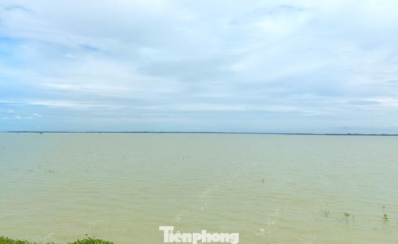 To&agrave;n cảnh hồ nước nh&acirc;n tạo lớn nhất Đ&ocirc;ng Nam &Aacute; khiến người d&acirc;n thấp thỏm khi xả lũ - Ảnh 12.