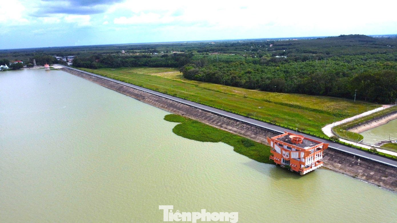 To&agrave;n cảnh hồ nước nh&acirc;n tạo lớn nhất Đ&ocirc;ng Nam &Aacute; khiến người d&acirc;n thấp thỏm khi xả lũ - Ảnh 7.