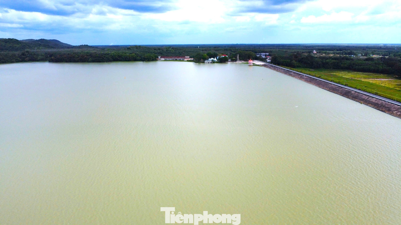 To&agrave;n cảnh hồ nước nh&acirc;n tạo lớn nhất Đ&ocirc;ng Nam &Aacute; khiến người d&acirc;n thấp thỏm khi xả lũ - Ảnh 6.